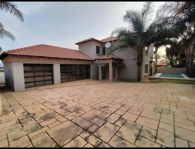 4 BEDROOM HOUSE FOR SALE IN AMBERFIELD RIDGE